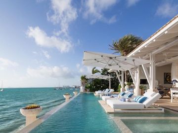 CASA EN VENTA FRENTE A LA PLAYA DE LUJO EN CANCUN 6 RECAMARAS COLDWELL BANKER