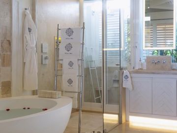 CASA EN VENTA FRENTE A LA PLAYA DE LUJO EN CANCUN 6 RECAMARAS COLDWELL BANKER