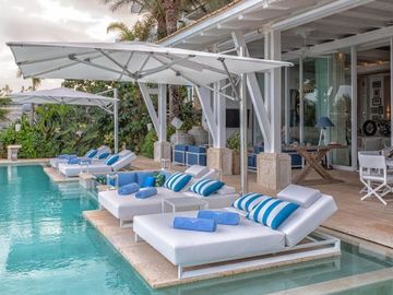CASA EN VENTA FRENTE A LA PLAYA DE LUJO EN CANCUN 6 RECAMARAS COLDWELL BANKER