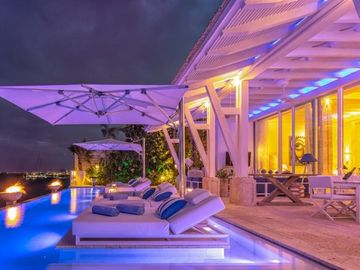 CASA EN VENTA FRENTE A LA PLAYA DE LUJO EN CANCUN 6 RECAMARAS COLDWELL BANKER