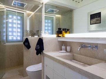 CASA EN VENTA FRENTE A LA PLAYA DE LUJO EN CANCUN 6 RECAMARAS COLDWELL BANKER