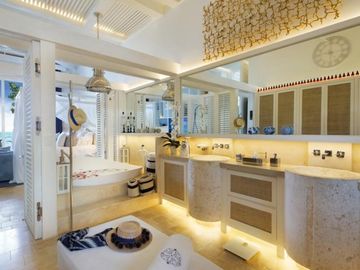CASA EN VENTA FRENTE A LA PLAYA DE LUJO EN CANCUN 6 RECAMARAS COLDWELL BANKER