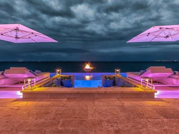 CASA EN VENTA FRENTE A LA PLAYA DE LUJO EN CANCUN 6 RECAMARAS COLDWELL BANKER
