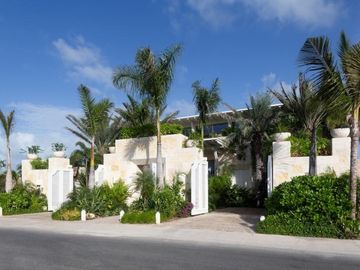 CASA EN VENTA FRENTE A LA PLAYA DE LUJO EN CANCUN 6 RECAMARAS COLDWELL BANKER