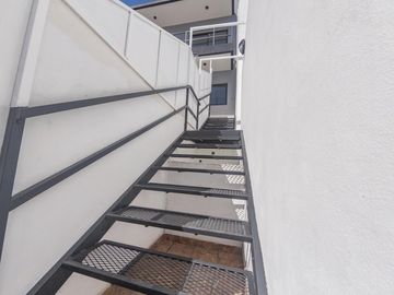Depto 3 ambientes con balcón y jardín (Santo Tome 4400)