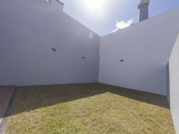Depto 3 ambientes con balcón y jardín (Santo Tome 4400)