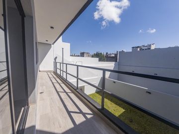 Depto 3 ambientes con balcón y jardín (Santo Tome 4400)