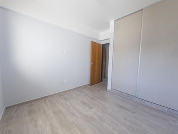 Depto 3 ambientes con balcón y jardín (Santo Tome 4400)
