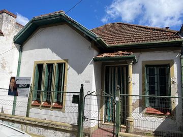 Chalet estilo ingles a 2 cuadras de la estacion de Temperley!