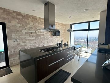 Casa en renta desde $70mil | INCREIBLE CASA AMUEBLADA EN CLUB DE GOLF