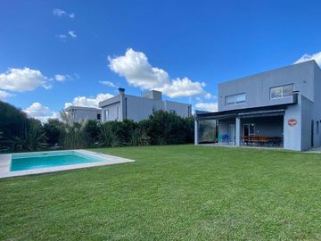 Venta Casa 4 ambientes con Pileta y Jardin en La Horqueta de Echeverria