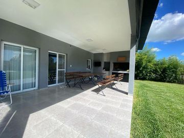 Venta Casa 4 ambientes con Pileta y Jardin en La Horqueta de Echeverria