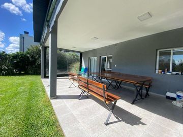 Venta Casa 4 ambientes con Pileta y Jardin en La Horqueta de Echeverria