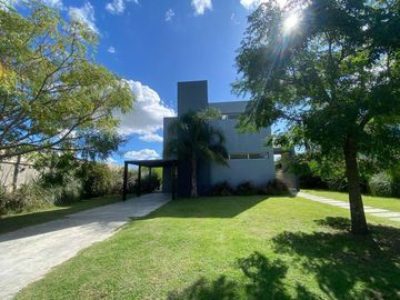 Venta Casa 4 ambientes con Pileta y Jardin en La Horqueta de Echeverria