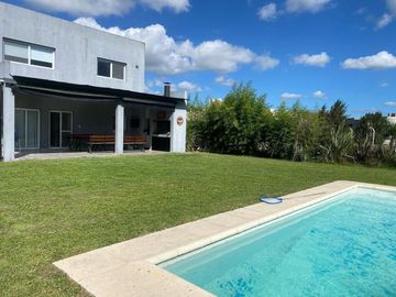 Venta Casa 4 ambientes con Pileta y Jardin en La Horqueta de Echeverria