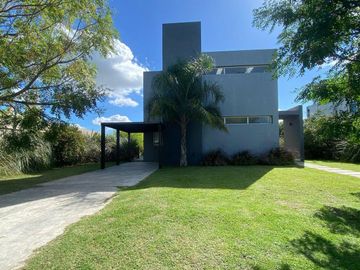 Venta Casa 4 ambientes con Pileta y Jardin en La Horqueta de Echeverria