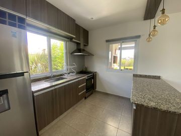 Venta Casa 4 ambientes con Pileta y Jardin en La Horqueta de Echeverria