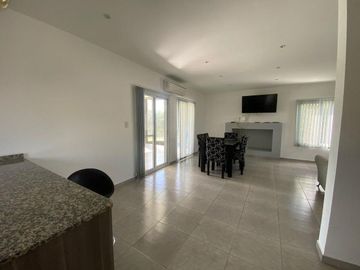 Venta Casa 4 ambientes con Pileta y Jardin en La Horqueta de Echeverria