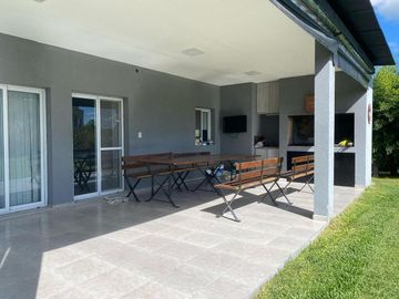 Venta Casa 4 ambientes con Pileta y Jardin en La Horqueta de Echeverria