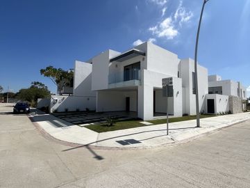 CASA EN VENTA GRAND PEDREGAL BERRIOZABAL