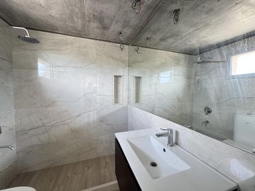 Venta - Departamento de dos dormitorios con balcón y amenities en Condominios Bagua, Funes