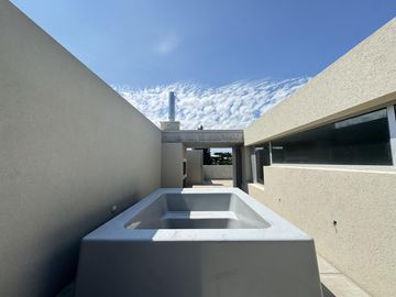 Venta - Departamento de dos dormitorios con balcón y amenities en Condominios Bagua, Funes