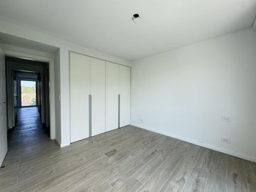 Venta - Departamento de dos dormitorios con balcón y amenities en Condominios Bagua, Funes