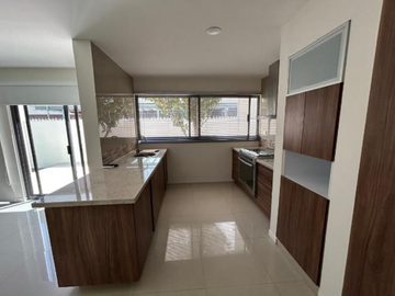 HERMOSA CASA EN VENTA LOMAS DEL MOLINO