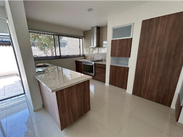 HERMOSA CASA EN VENTA LOMAS DEL MOLINO