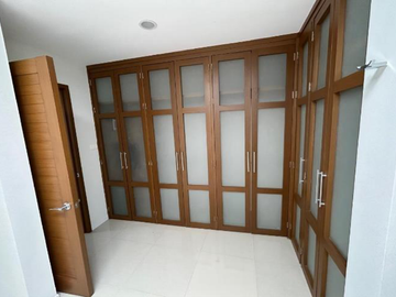 HERMOSA CASA EN VENTA LOMAS DEL MOLINO