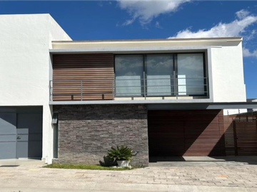 HERMOSA CASA EN VENTA LOMAS DEL MOLINO