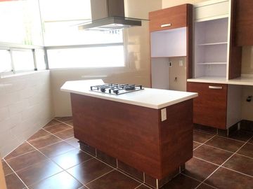 CASA EN VENTA, CONDADO DE SAYAVEDRA, VIGILANCIA Y JARDÍN.