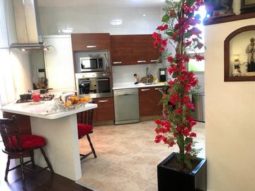 CASA EN VENTA, CONDADO DE SAYAVEDRA, VIGILANCIA Y JARDÍN.