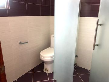 CASA EN VENTA, CONDADO DE SAYAVEDRA, VIGILANCIA Y JARDÍN.
