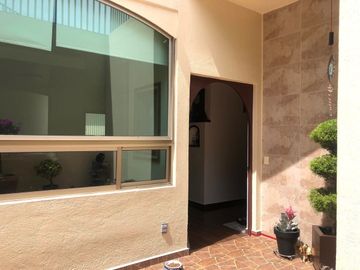CASA EN VENTA, CONDADO DE SAYAVEDRA, VIGILANCIA Y JARDÍN.