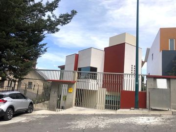 CASA EN VENTA, CONDADO DE SAYAVEDRA, VIGILANCIA Y JARDÍN.