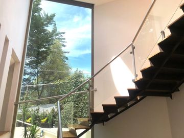 CASA EN VENTA, CONDADO DE SAYAVEDRA, VIGILANCIA Y JARDÍN.