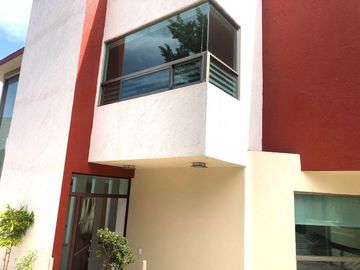 CASA EN VENTA, CONDADO DE SAYAVEDRA, VIGILANCIA Y JARDÍN.