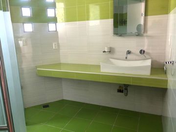 CASA EN VENTA, CONDADO DE SAYAVEDRA, VIGILANCIA Y JARDÍN.