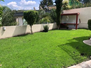 CASA EN VENTA, CONDADO DE SAYAVEDRA, VIGILANCIA Y JARDÍN.