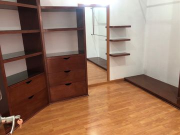 CASA EN VENTA, CONDADO DE SAYAVEDRA, VIGILANCIA Y JARDÍN.