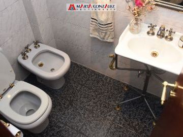 Casa  en Venta Villa Sarmiento / Moron (A120 3735)
