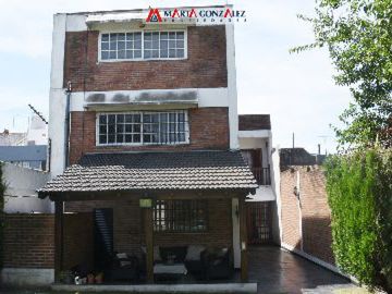 Casa  en Venta Villa Sarmiento / Moron (A120 3735)