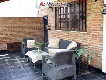 Casa  en Venta Villa Sarmiento / Moron (A120 3735)