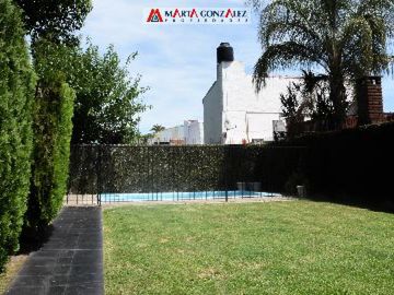 Casa  en Venta Villa Sarmiento / Moron (A120 3735)