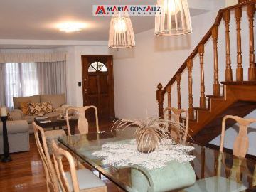 Casa  en Venta Villa Sarmiento / Moron (A120 3735)