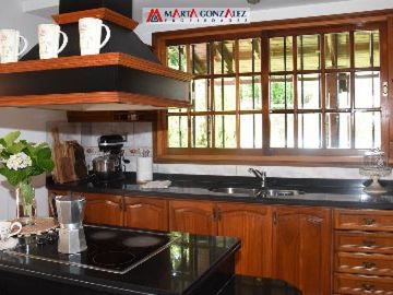 Casa  en Venta Villa Sarmiento / Moron (A120 3735)