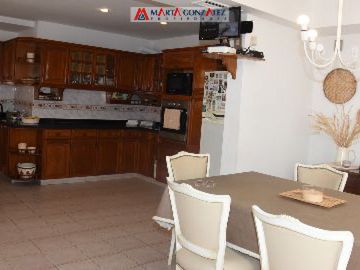 Casa  en Venta Villa Sarmiento / Moron (A120 3735)