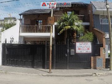 Casa  en Venta Villa Sarmiento / Moron (A120 3735)