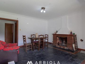 Chalet 4 amb. Garage Trotadora. Zona Constitución
